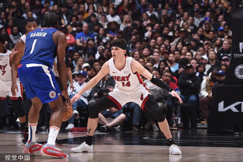 本赛季他首 本赛季他首