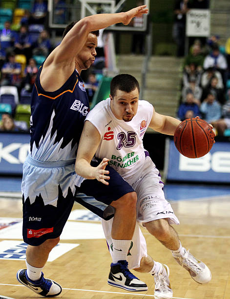 更塑造了人 更塑造了人